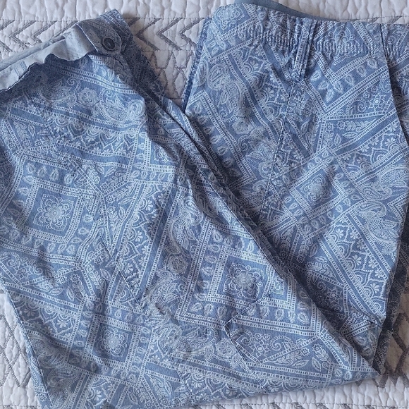 Chico's Women's Blue Pands Cargo Capri Crop Size 8 - Picture 13 of 15